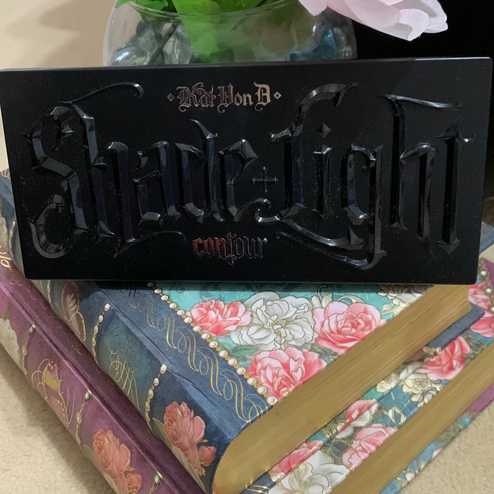 Kat Von D Shade + Light Contour Palette